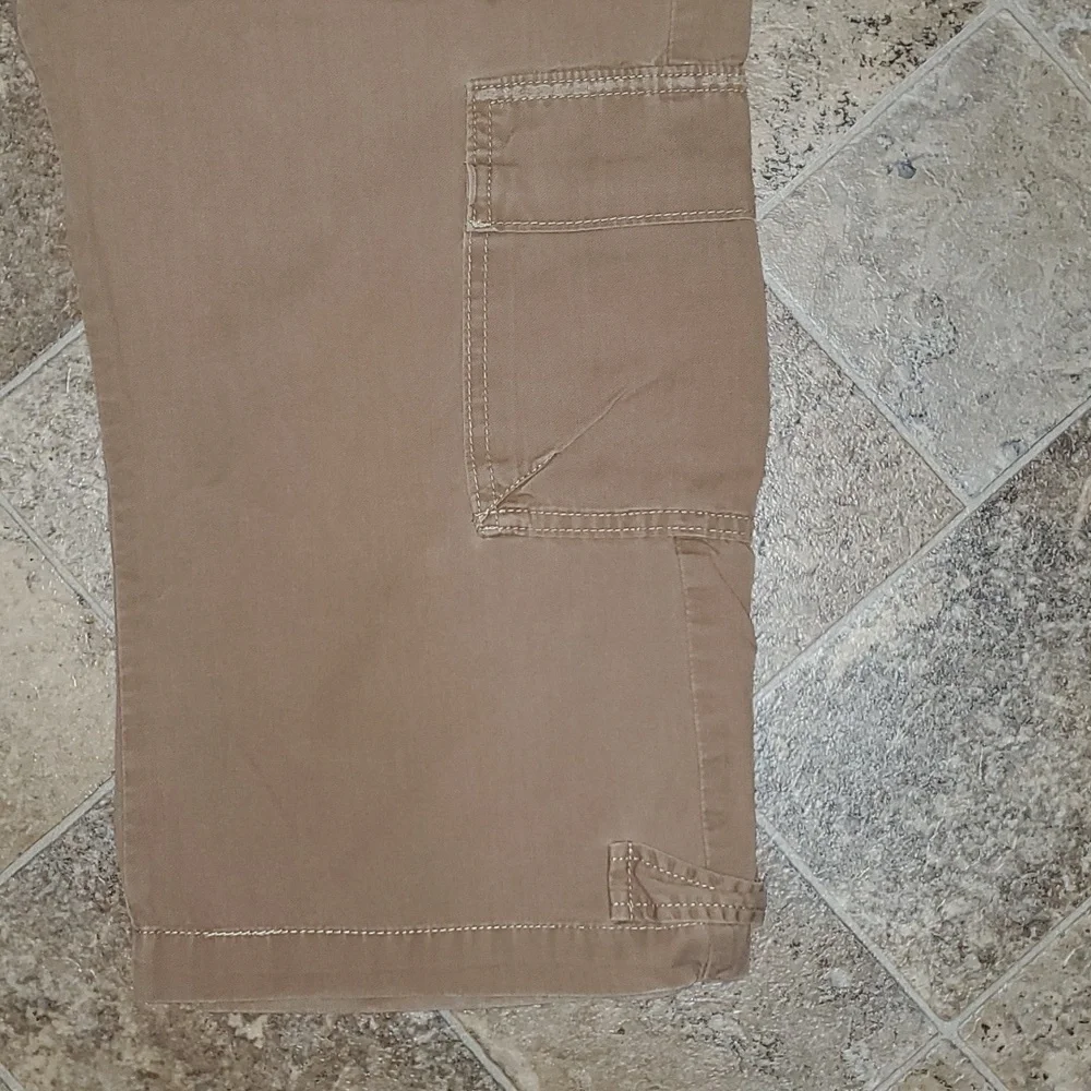 Levi's Khaki Cargo Capri Pants